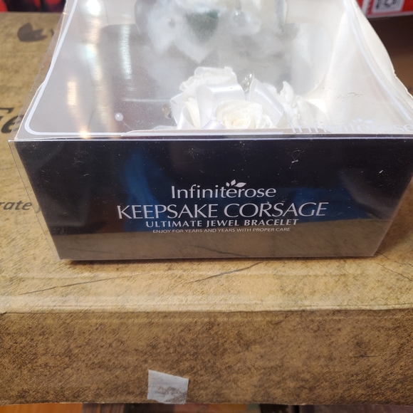 White Corsage infiniterose - Picture 4 of 6